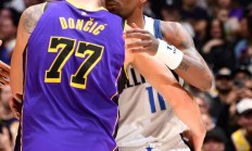 开云体育官网-雄鹿队近期欧文受伤，球队备战受到影响