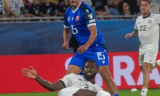 开云体育中国-德国队在欧预赛中遭遇三连败，卫冕梦或告终