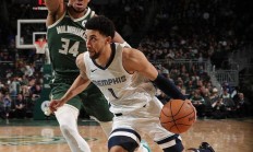 开云官网-雄鹿队主场力克灰熊，取得五连胜