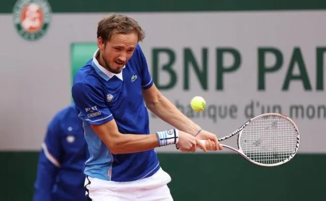 DRX血洗NS，Canyon打出惊人五杀激烈交锋四强赛，强势挺进下一轮的简单介绍