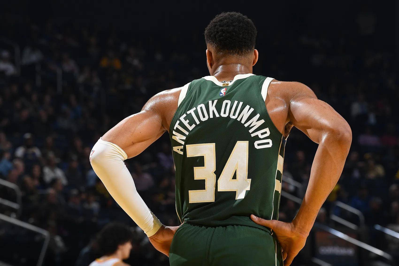 马刺队逆转雄鹿队，晋级西部半决赛