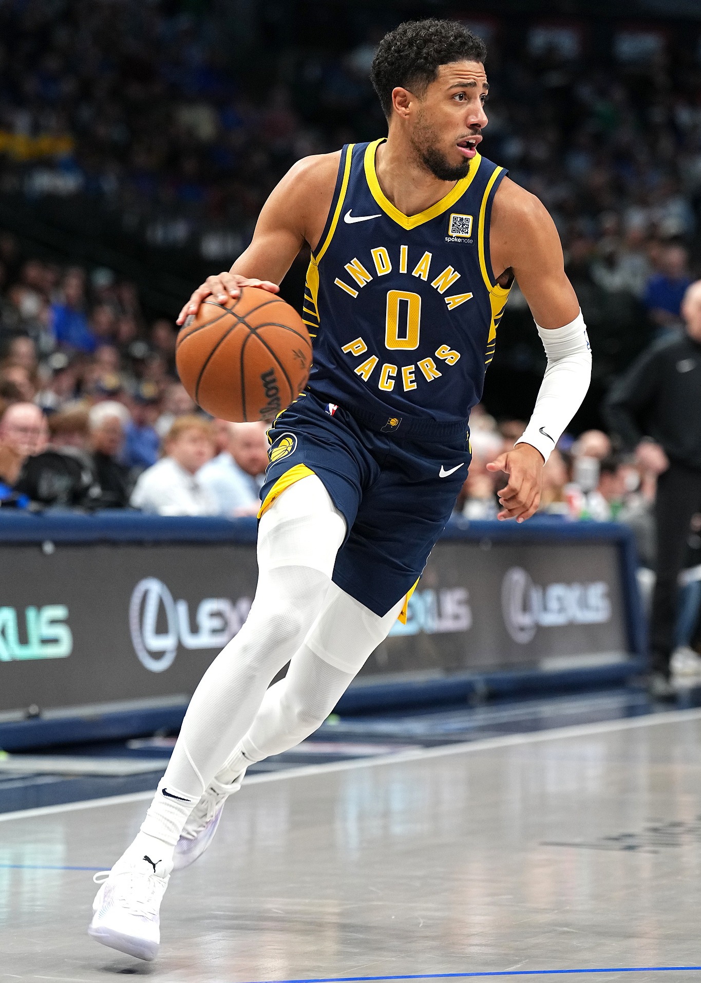 达拉斯独行侠队在主场取得胜利