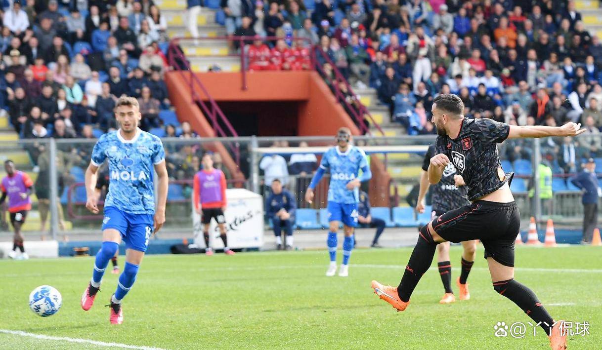 热那亚战术失误频现,球队面临危机 热那亚战术失误频现,球队面临危机