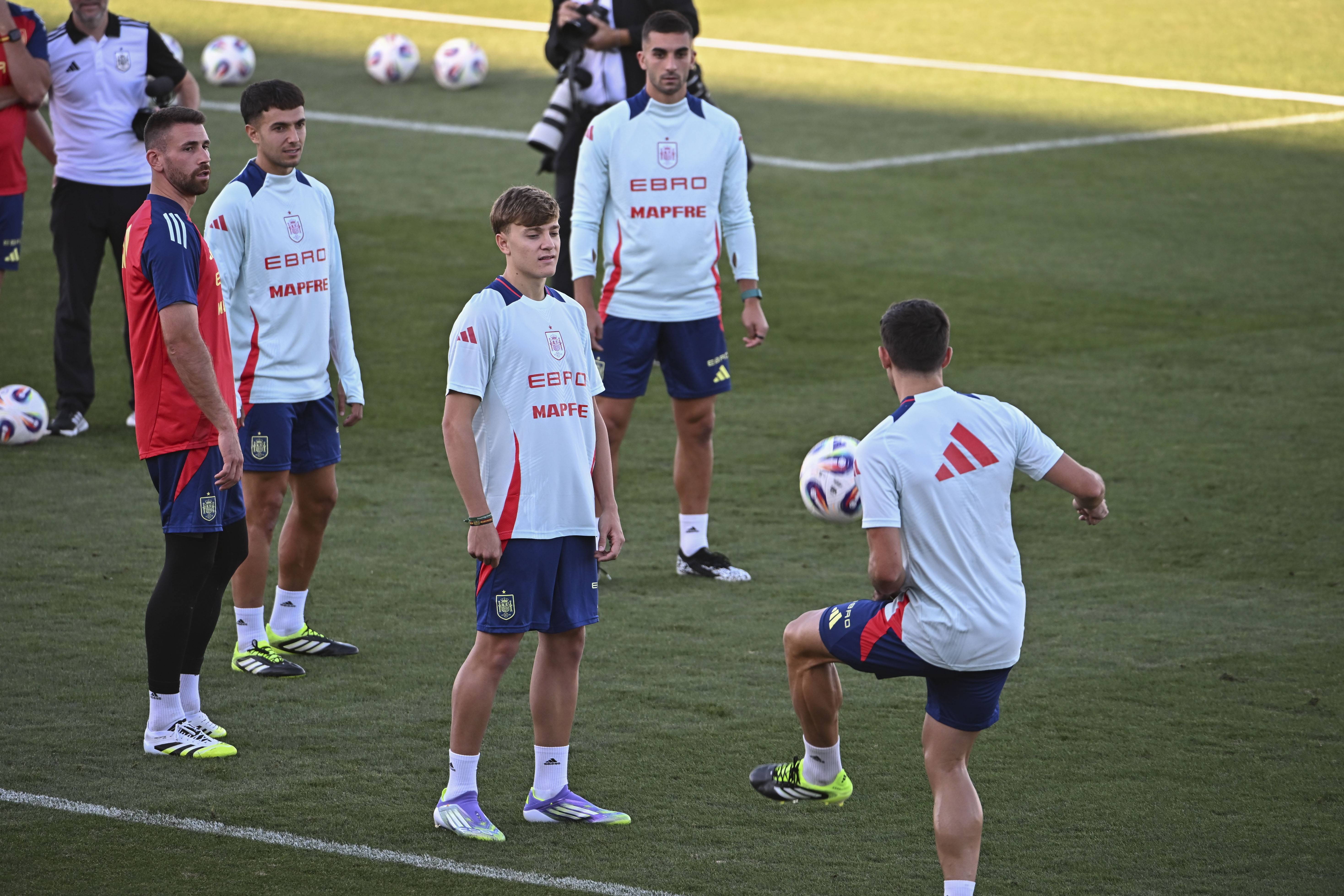 包含瑞典队铁血作风，备战欧洲预选赛的词条