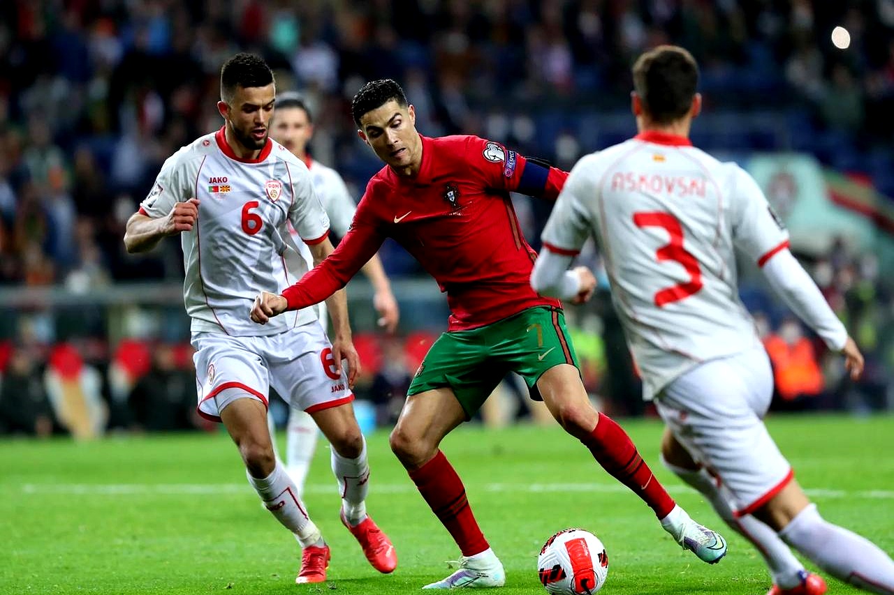 足球实力对比悬念重重，胜负未决