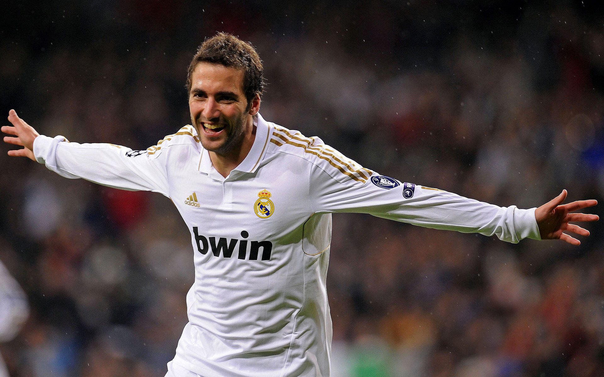 东方双星，两样燃烧，当日本队改写欧洲足球叙事，梁靖崑正重定义乒乓力量