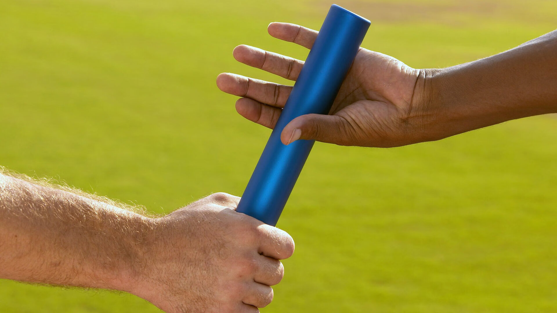 绿茵场与乒乓台,当北欧风暴遇上亚洲之光